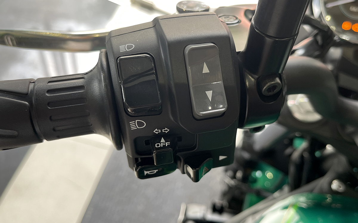 công tắt trái Z650RS 2023